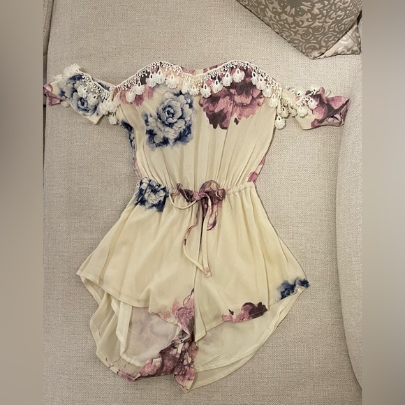 Hello Molly romper playsuit - Picture 2 of 8